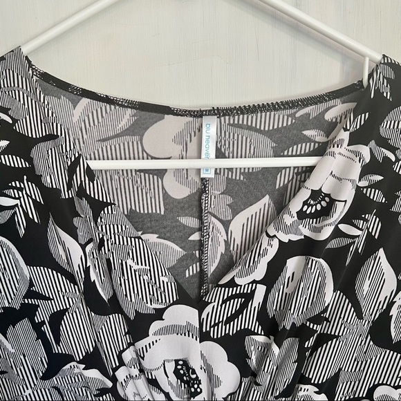 BLU Heaven Black and White Floral Empire Dress V Neck Tie at Waist Wide Sleeve M - Picture 4 of 12